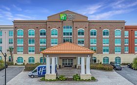 Holiday Inn Express & Suites Charleston Arpt-Conv Ctr Area By Ihg